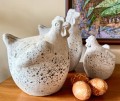   Pollo de Pascua   dekoracja ceramiczna  16x20cm - 23h , Dekoracje, 06.075.20, kolor szary z grafitowymi nakropieniami - 2